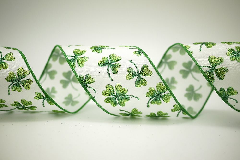 セント・パトリックス・デーのラッキークローバーサテンリボン